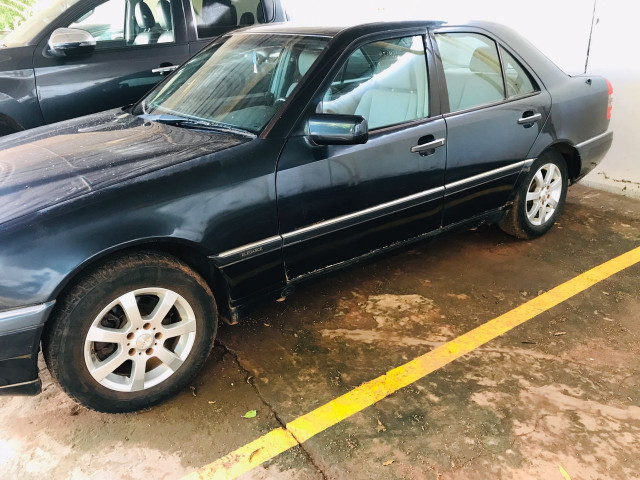 Mercedes-Benz C-Class, Carros, Bissau
