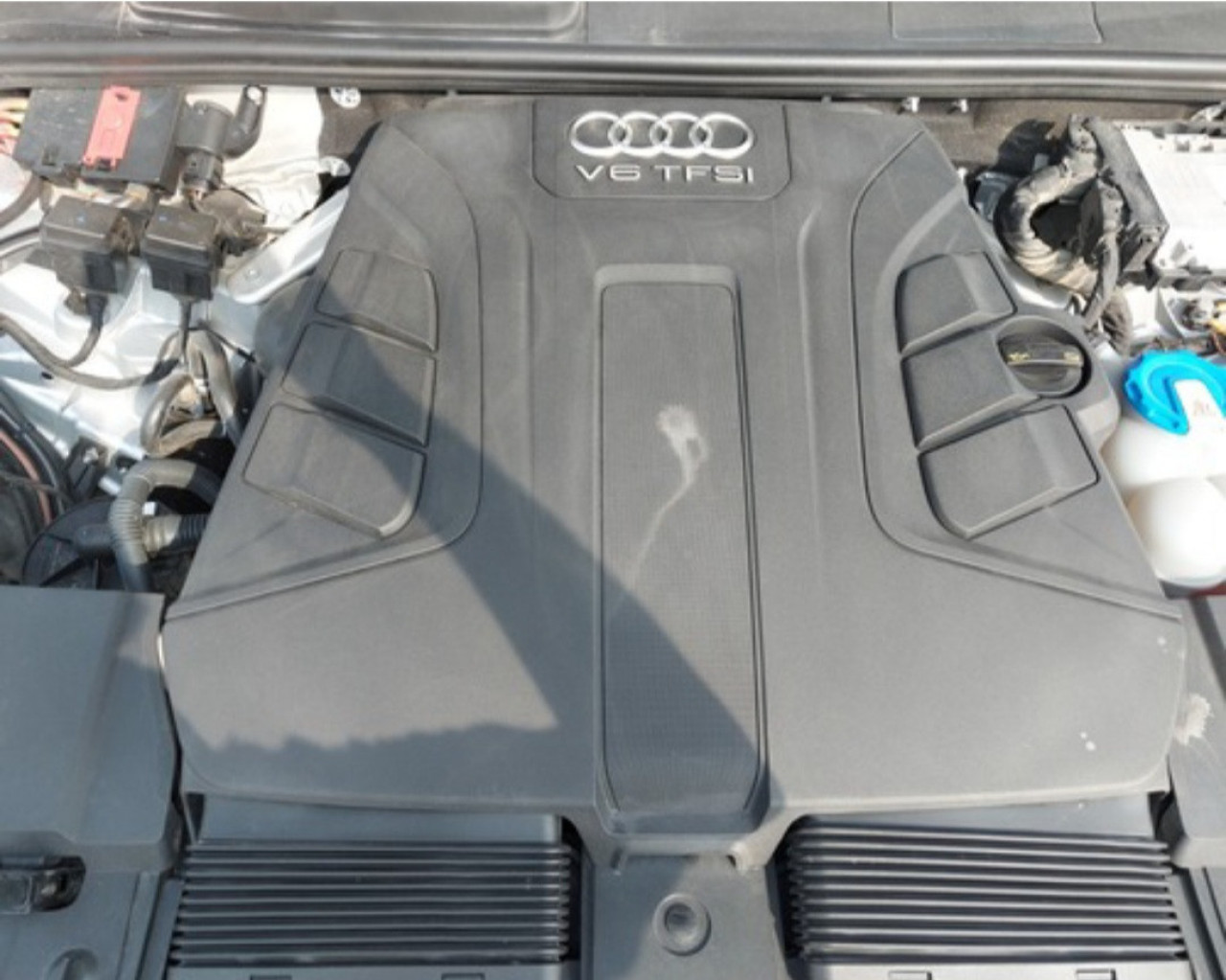 Audi Q7, Carros, Bissau