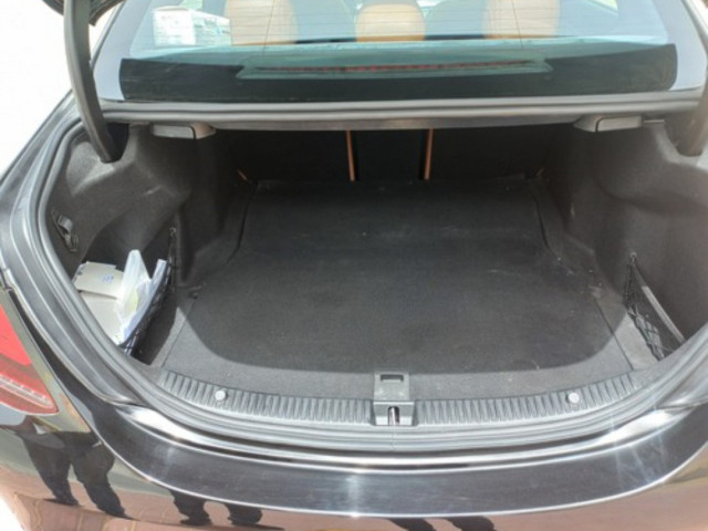 Mercedes-Benz C-Class, Carros, Bissau