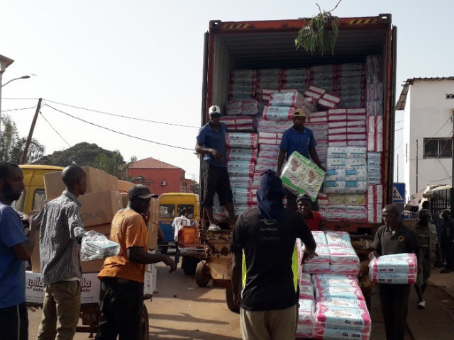 Fraldas de bebê Lulla, Roupinhas, Bissau