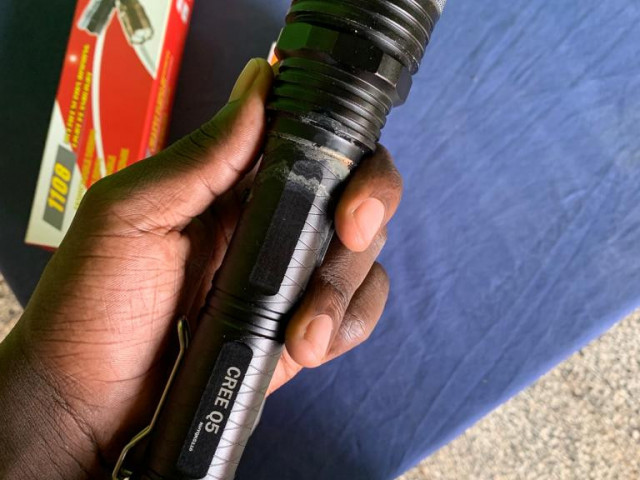 Arma de Choque, Negócio à Venda, Bissau