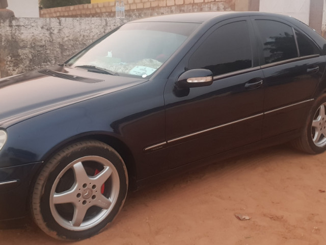 Mercedes-Benz C-Class, Carros, Bissau