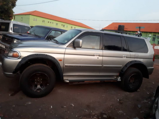 Mitsubishi Pajero, Carros, Bissau