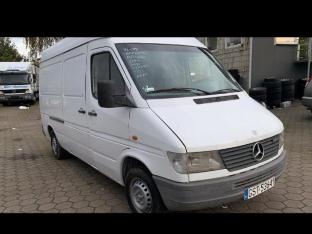 Mercedes-Benz Sprinter, Carros, Bissau
