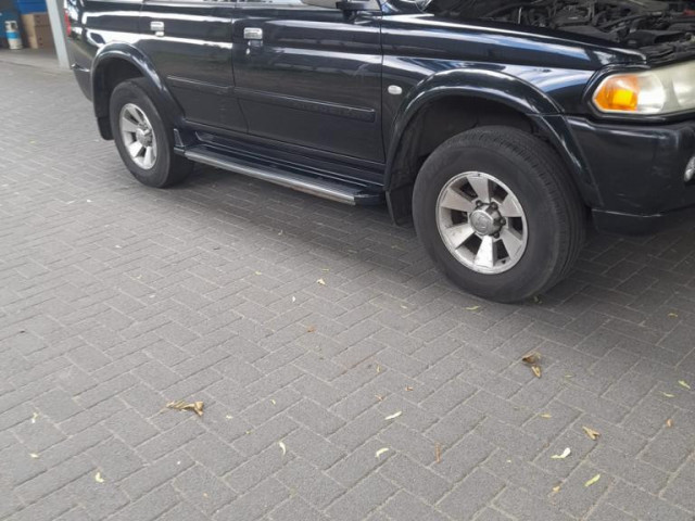 Mitsubishi Pajero, Carros, Bissau