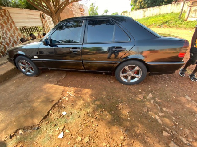 Mercedes-Benz C-Classe, Carros, Bissau