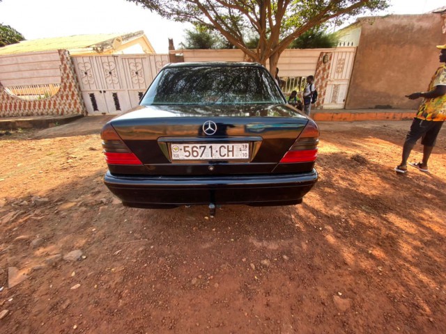 Mercedes-Benz C-Classe, Carros, Bissau