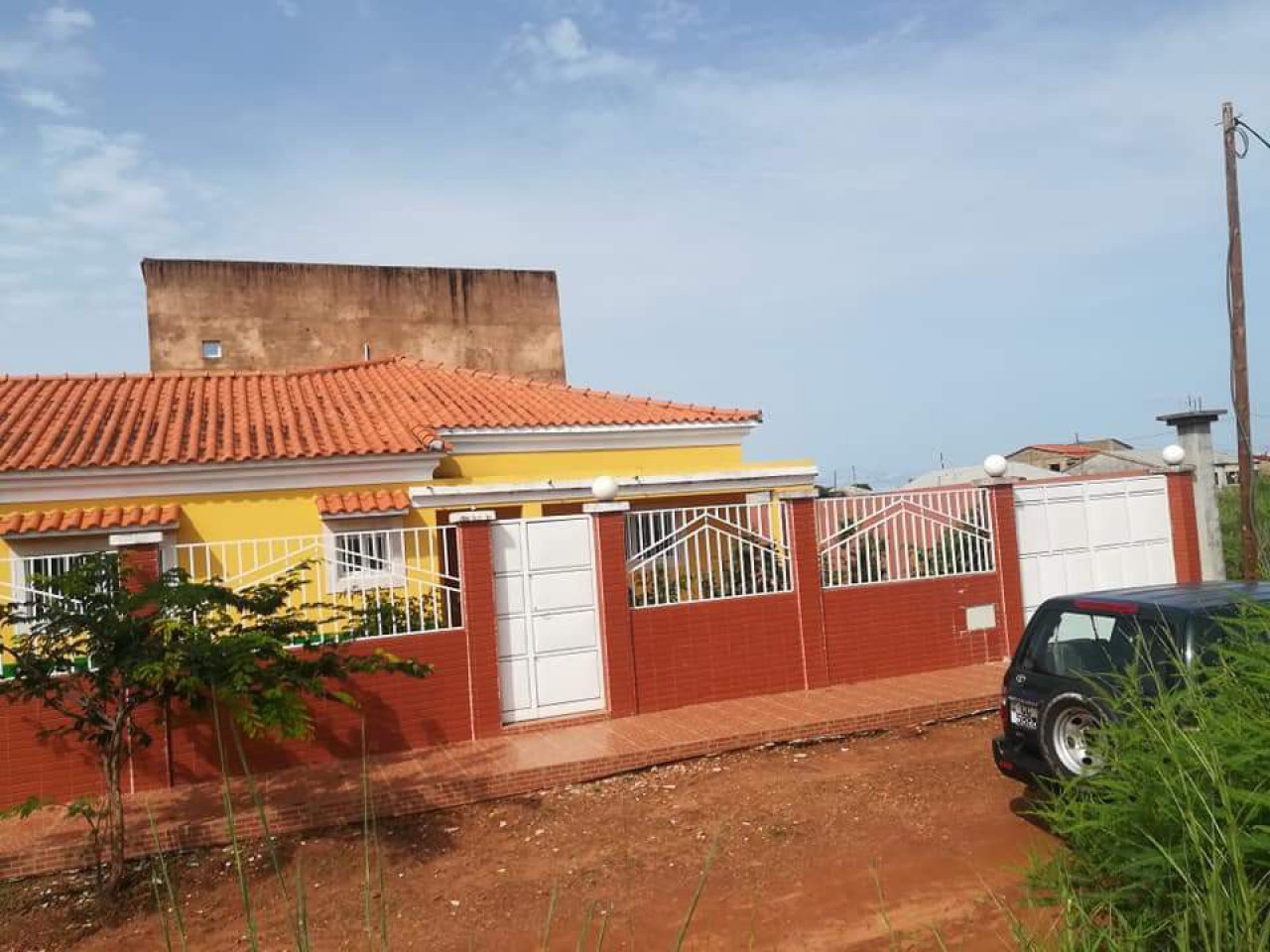 Casa em Enterramento, Casas, Bissau