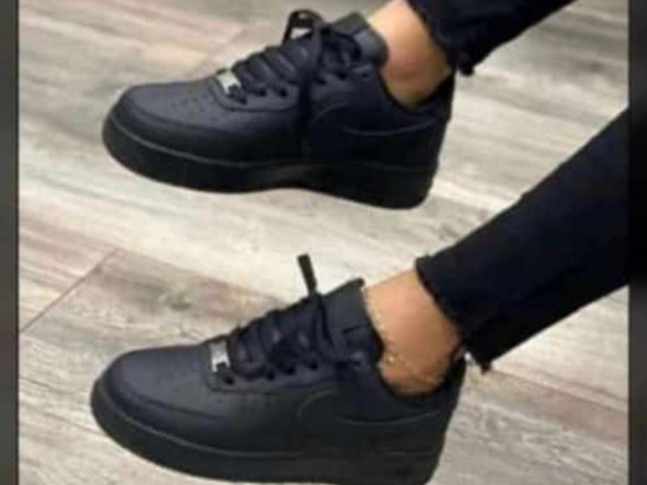 Diferentes tênis Nike Air Force, Calçado, Bissau