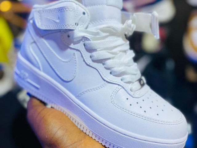 Diferentes Tênis Nike Air Force 1, Calçado, Bissau