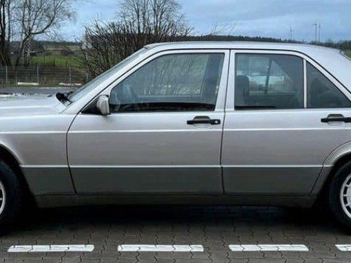 Mercedes-Benz Classe C, Carros, Bissau