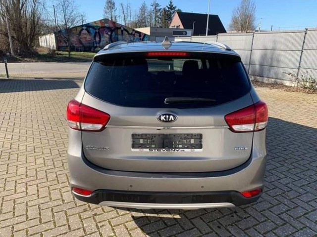Kia Carens, Carros, Bissau