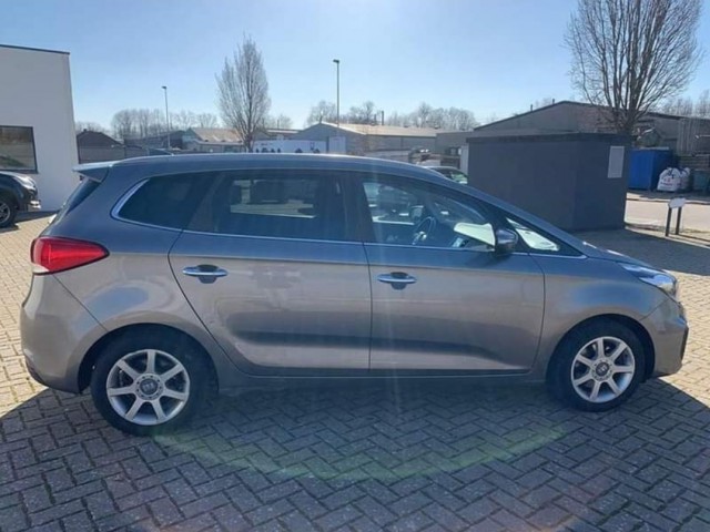 Kia Carens, Carros, Bissau