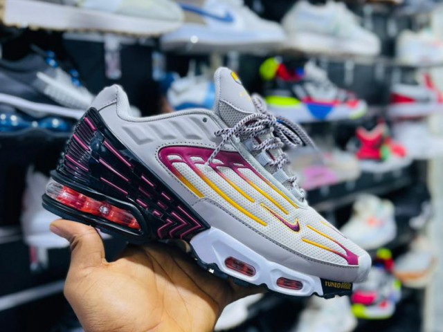 Diférentes Tênis Nike Air Max, Calçado, Bissau