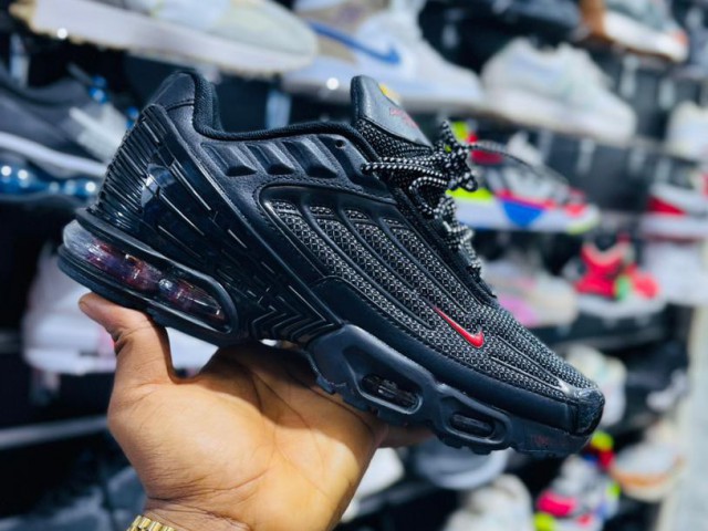 Diférentes Tênis Nike Air Max, Calçado, Bissau