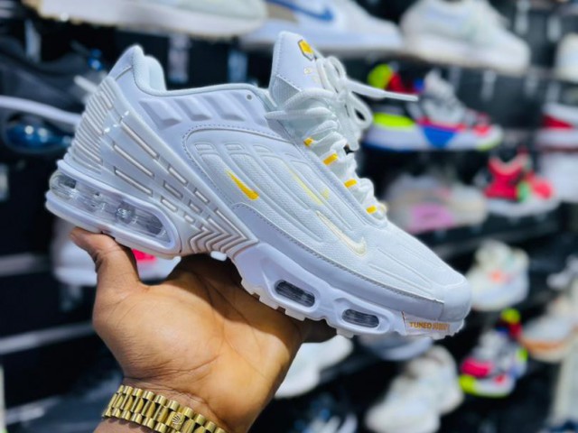 Diférentes Tênis Nike Air Max, Calçado, Bissau