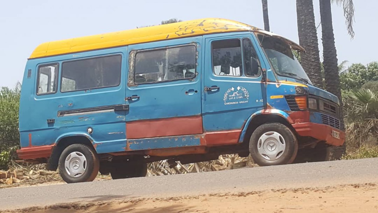 Mercedes-Benz TN, Camiões - Autocarros, Bissau