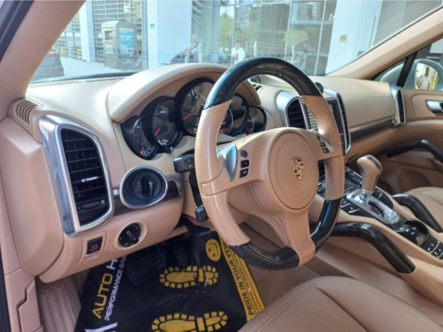 Porsche Cayenne, Carros, Bissau