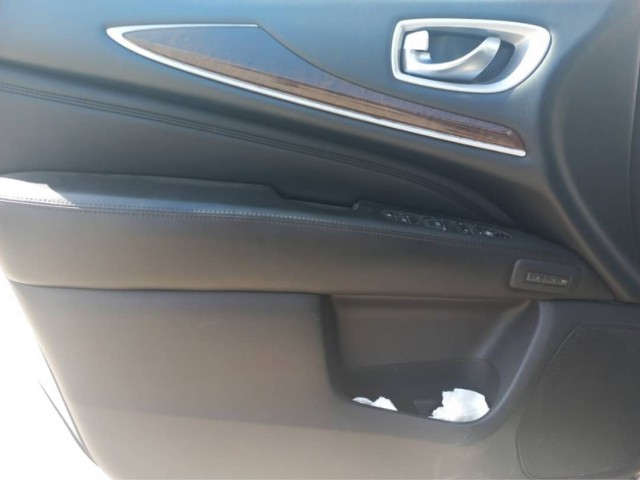 Infiniti JX35, Carros, Bissau