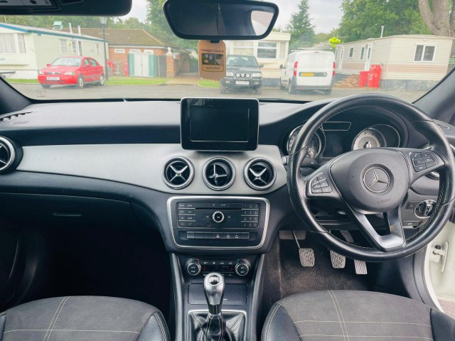 Mercedes-Benz CLA, Carros, Bissau