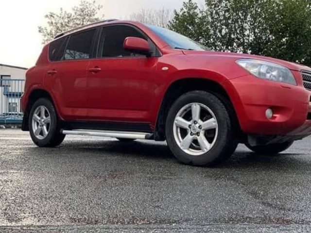 Toyota RAV4, Carros, Bissau