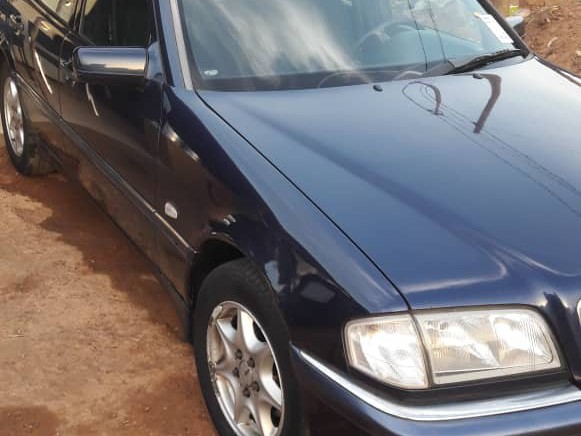 Mercedes Benz C-Class, Carros, Bissau