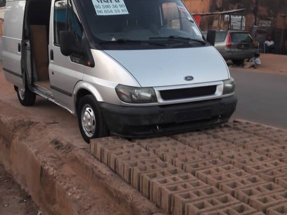 Ford Transit, Carros, Bissau