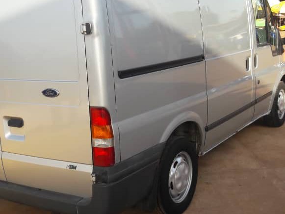 Ford Transit, Carros, Bissau