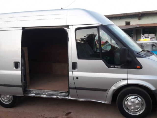Ford Transit, Carros, Bissau