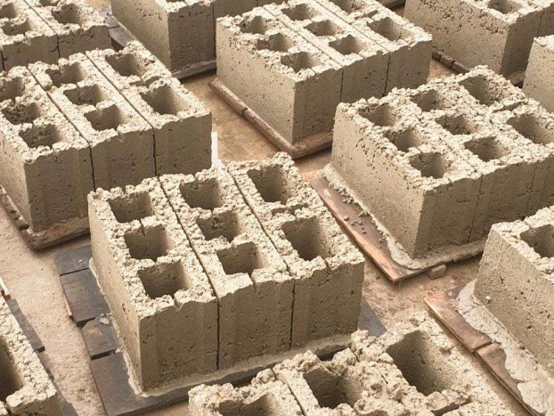 Diferentes Blocos, Materiais de Construção, Bissau