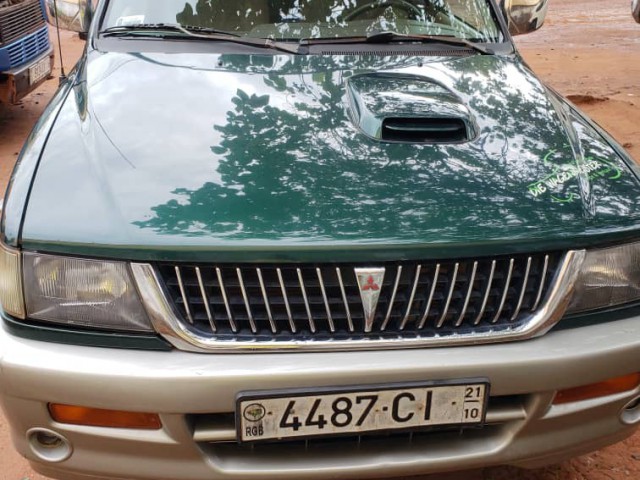 Mitsubishi Pajero, Carros, Bissau