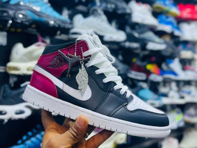 Nike Air Jordan 1, Calçado, Bissau