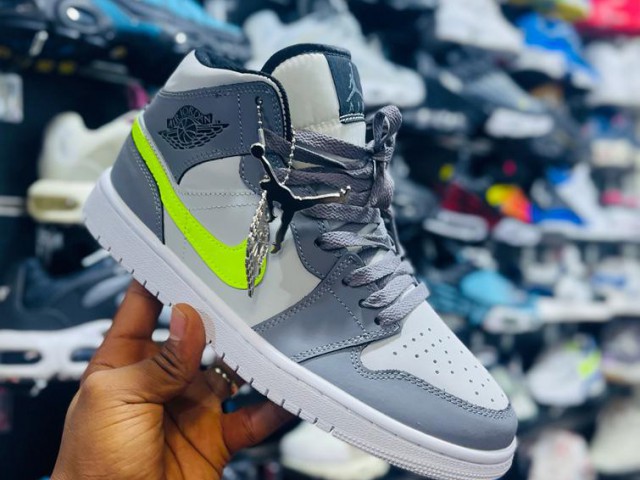Nike Air Jordan 1, Calçado, Bissau