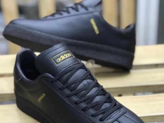 Adidas Topanga, Calçado, Bissau