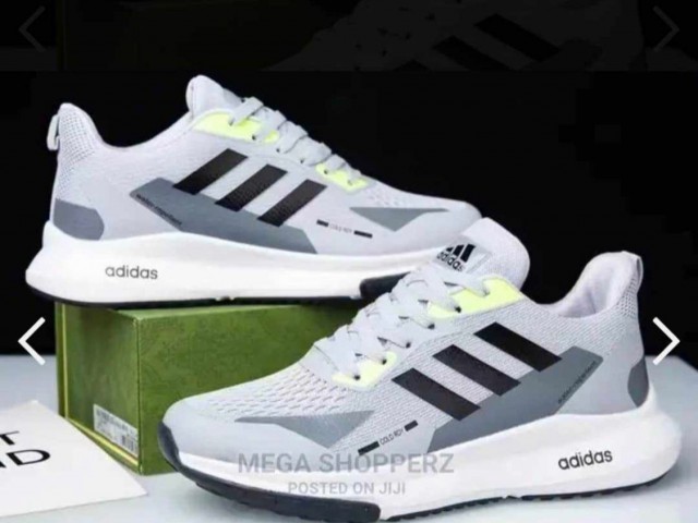 Tenis Adidas, Calçado, Bissau