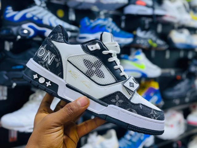 Tenis Louis Vuitton, Calçado, Bissau