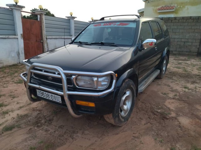 Nissan Pathfinder, Carros, Bissau
