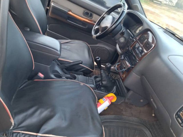 Nissan Pathfinder, Carros, Bissau