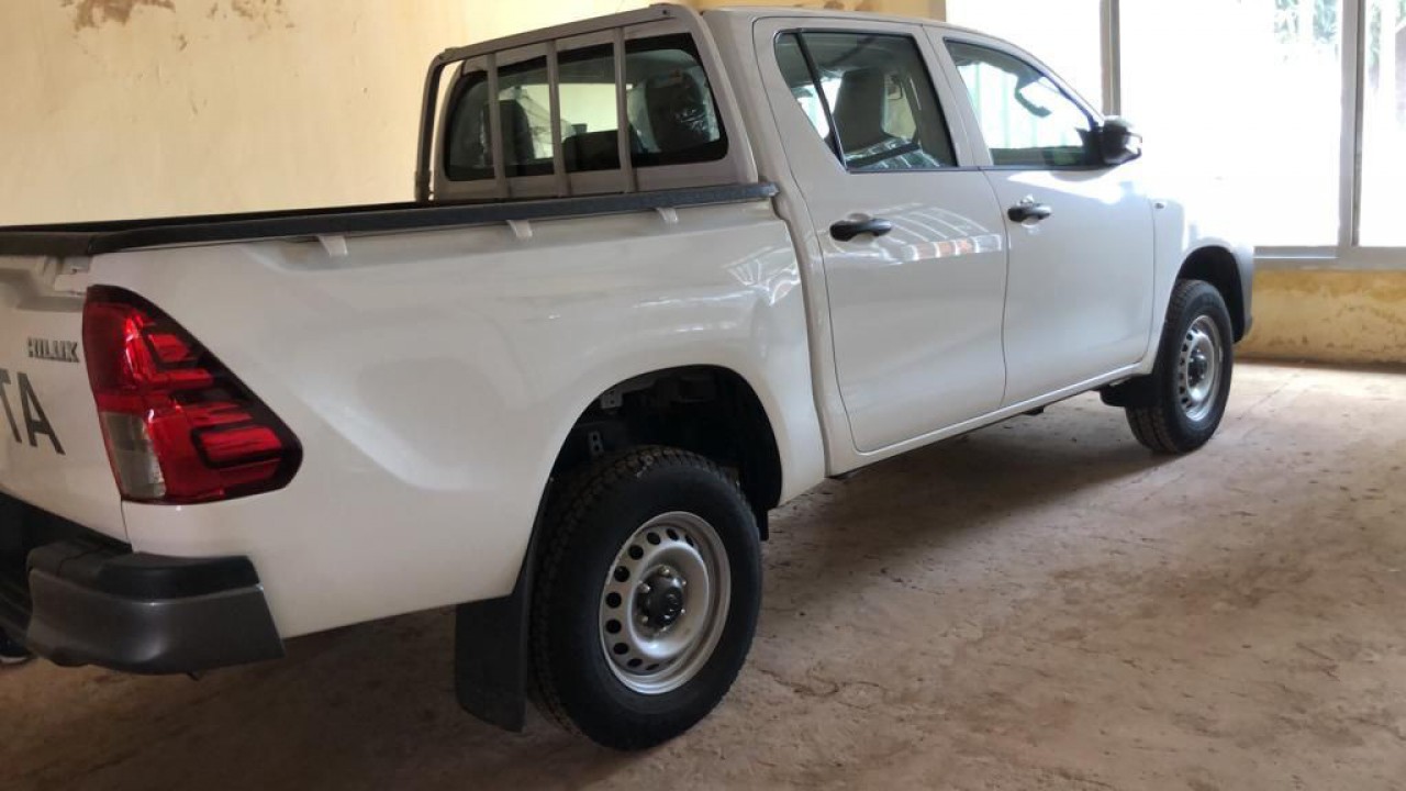 Toyota Hilux, Carros, Bissau