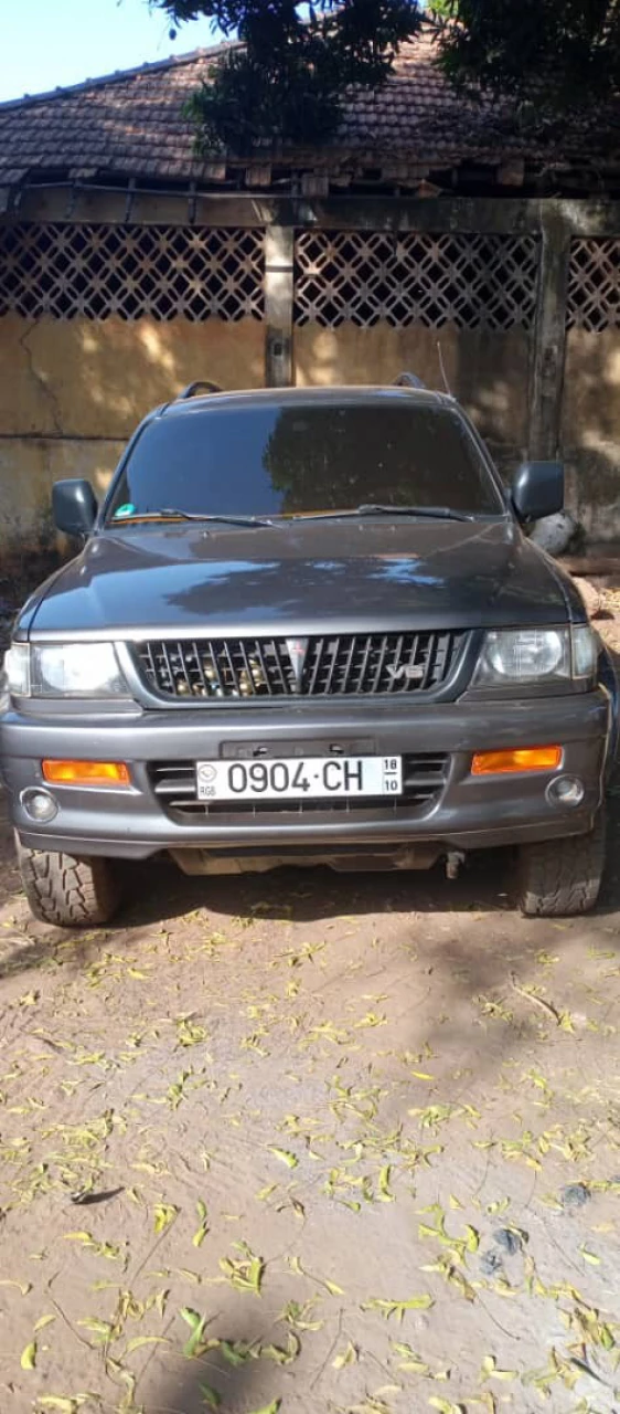 Mitsubishi Pajero, Carros, Bissau
