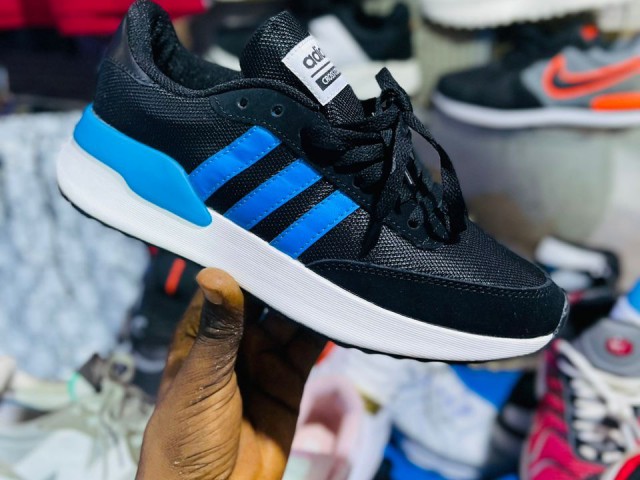 Tenis Adidas, Calçado, Bissau