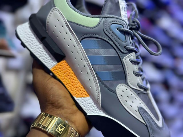 Tenis Adidas, Calçado, Bissau