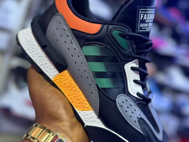 Tenis Adidas, Calçado, Bissau