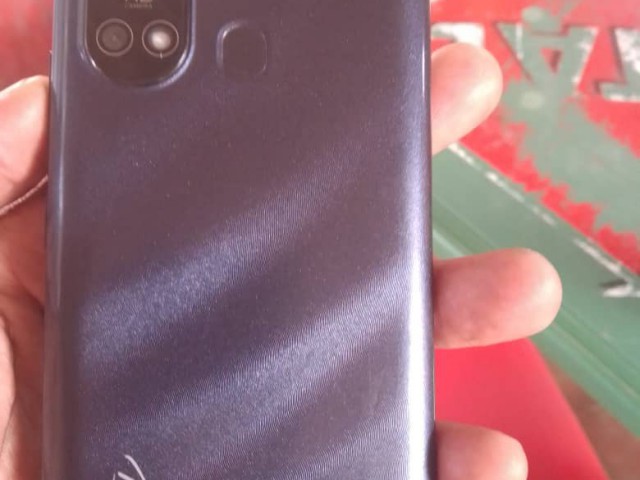 Venda de telefone da marca Itel, Telemóveis, Bissau
