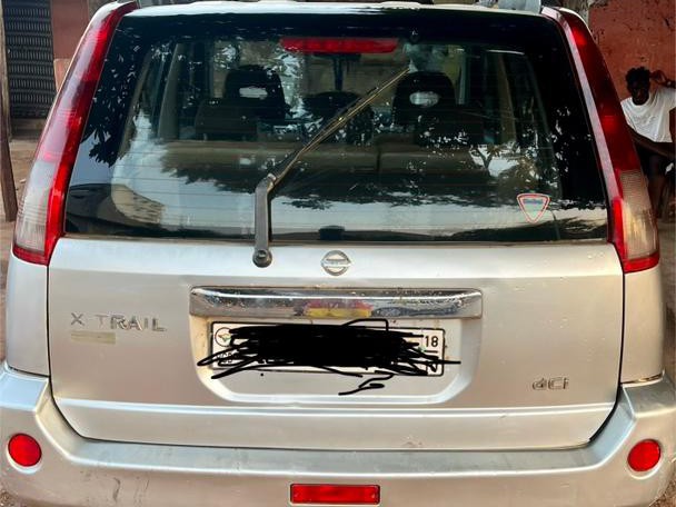 Vende-se, Carros, Bissau