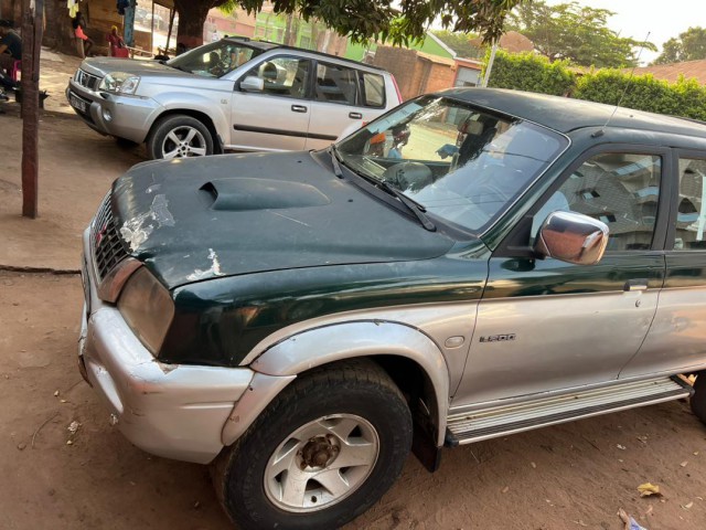 Vende-se, Carros, Bissau