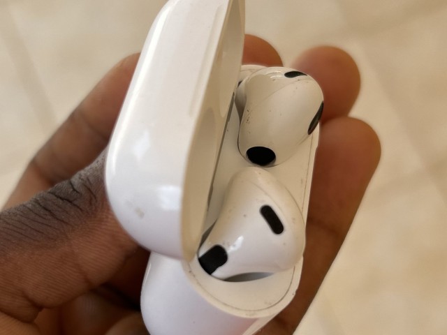 Apple Airpods á venda (Preço Negociável), TV - Áudio - Vídeo, Bissau