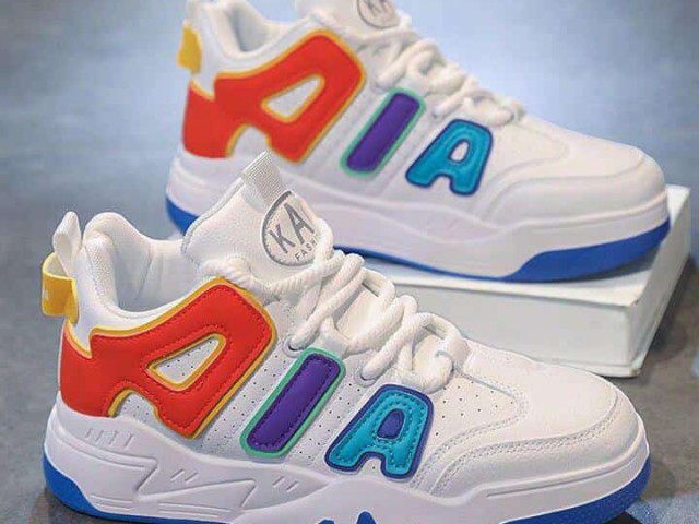 Tem diferentes cores, Calçado, Bissau