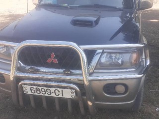 Pajero Sport, Carros, Bissau