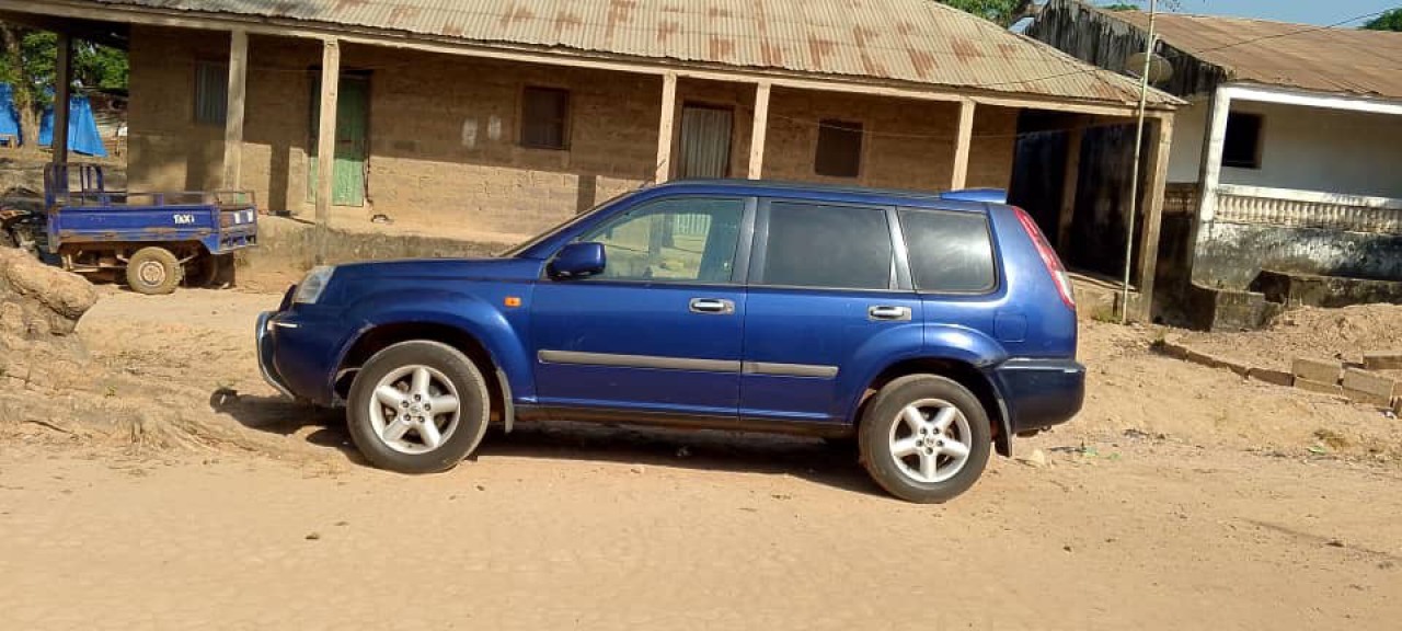 Nissan, Carros, Bissau